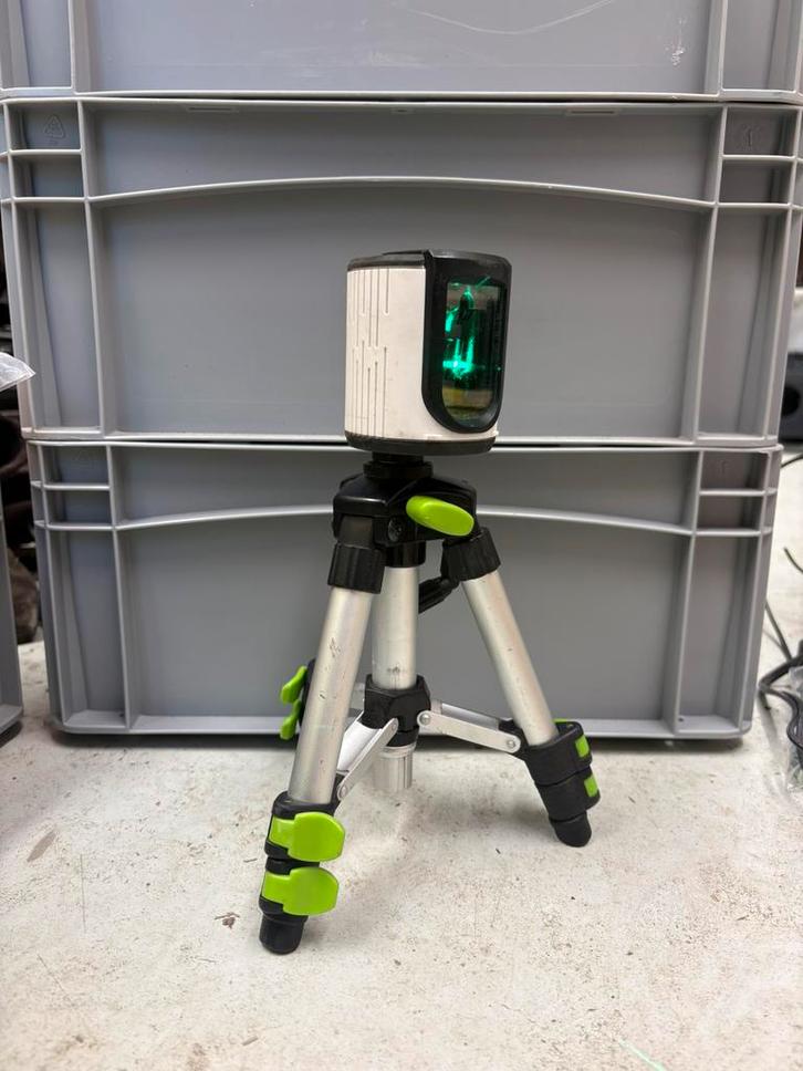 Laserliner Kruislaser Groen + Statief, Doe-het-zelf en Verbouw, Meetapparatuur, Gebruikt, Licht, Ophalen of Verzenden