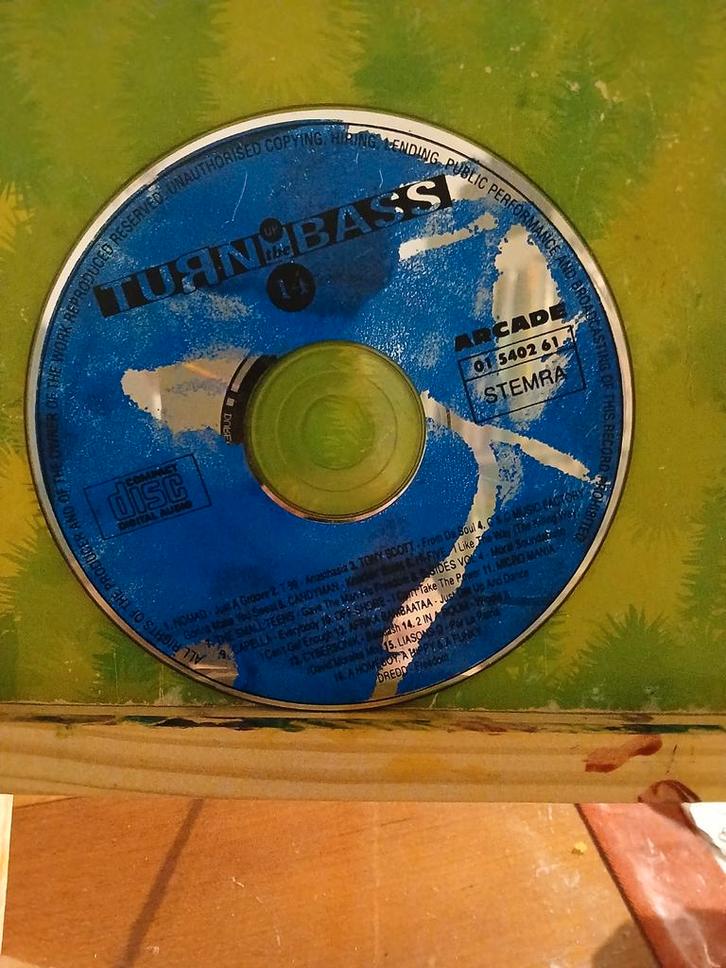 Turn Up The Bass 6 CD - Diverse Dance Hits, Cd's en Dvd's, Cd's | Dance en House, Gebruikt, Dance Populair, Ophalen of Verzenden