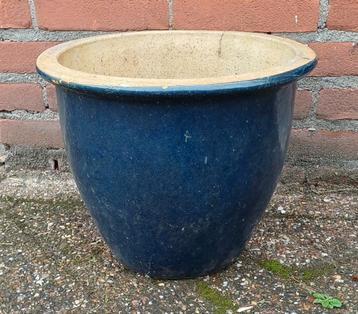 Donkerblauwe aardewerk bloempot - buiten beschikbaar voor biedingen