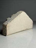 Architectonisch wapenschild ornament zandsteen, Ophalen