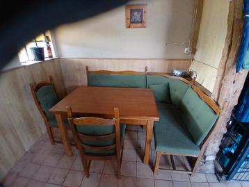 Oostenrijkse eethoek met uitschuifbare tafel en 2 stoelen beschikbaar voor biedingen