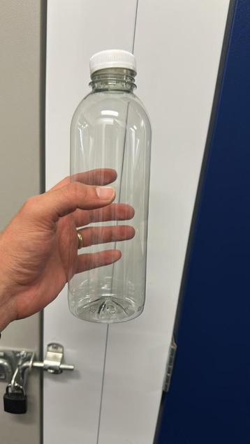 Plastic (PET) bottles 750ml, with lids beschikbaar voor biedingen