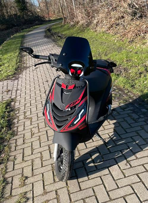 Piaggio zip Iget | 19xxKm, Fietsen en Brommers, Scooters | Piaggio, Zo goed als nieuw, Zip, Ophalen