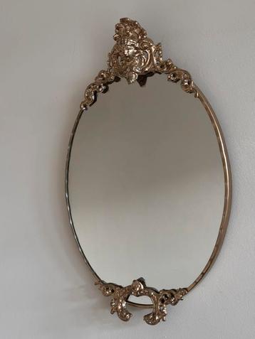 Brocante spiegel met metalen goudkleurige lijst beschikbaar voor biedingen