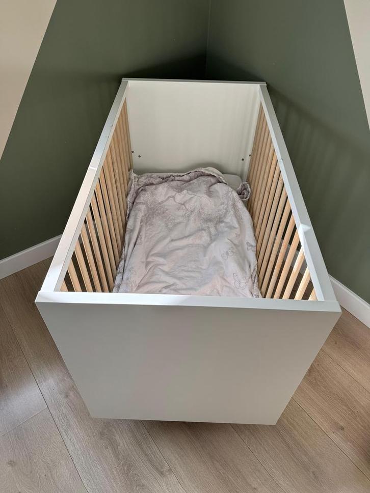 Kidsmill meegroeibed + commode (ander merk), Kinderen en Baby's, Kinderkamer | Complete kinderkamers, Gebruikt, Jongetje of Meisje