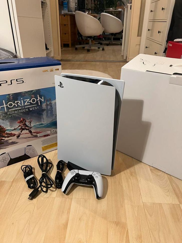 PS5 Disc Edition + 4 Games, Spelcomputers en Games, Spelcomputers | Sony PlayStation 5, Gebruikt, Playstation 5, Ophalen of Verzenden