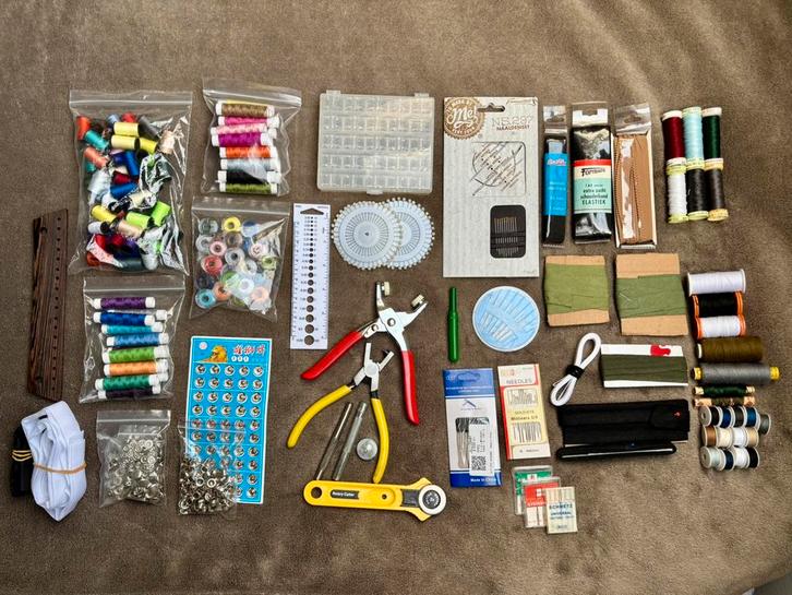 Set met diverse naaispullen, Hobby en Vrije tijd, Naaien en Fournituren, Gebruikt, Ophalen of Verzenden