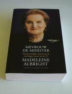 MEVROUW DE MINISTER-MADELEINE ALBRIGHT, Ophalen of Verzenden, Zo goed als nieuw, Politiek