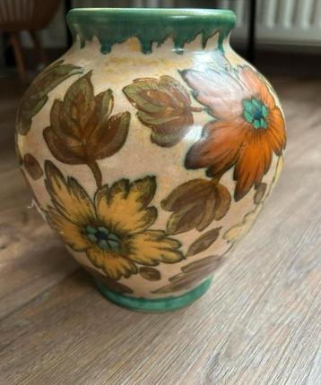 Vaas Plateel met bloemendecor Treso Gouda Holland beschikbaar voor biedingen