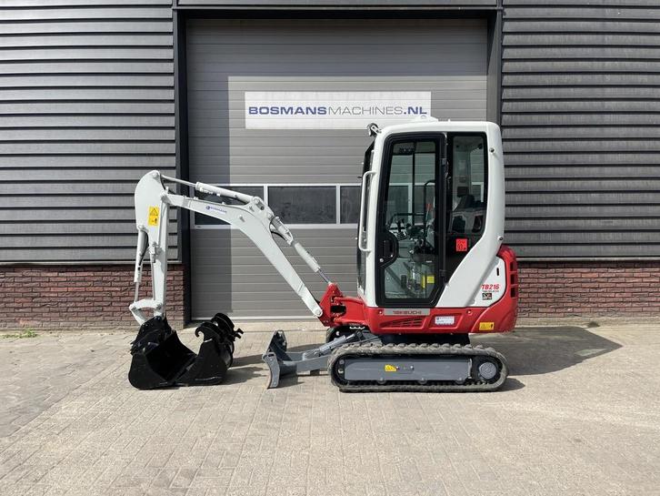 Takeuchi TB216 minigraver BJ 2024 50 uur €425 LEASE, Zakelijke goederen, Machines en Bouw | Kranen en Graafmachines, Graafmachine
