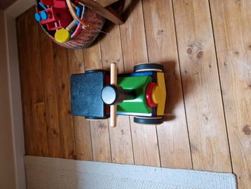 Houten locomotief, loopfietsje beschikbaar voor biedingen