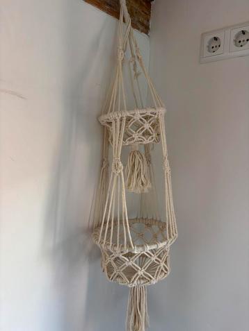 Diverse plantenhangers beschikbaar voor biedingen