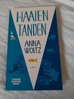 Boek haaientanden h, Ophalen of Verzenden, Zo goed als nieuw, Anna Woltz