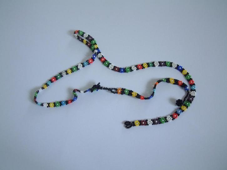 oude handwerk kleine kraaltjes ketting glas of porselein, Sieraden, Tassen en Uiterlijk, Kettingen, Ophalen of Verzenden