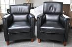 Twee in zeer goede staat zijnde zwart-leren fauteuils, Huis en Inrichting, Fauteuils, Ophalen, Gebruikt, Tussen klassiek en modern in