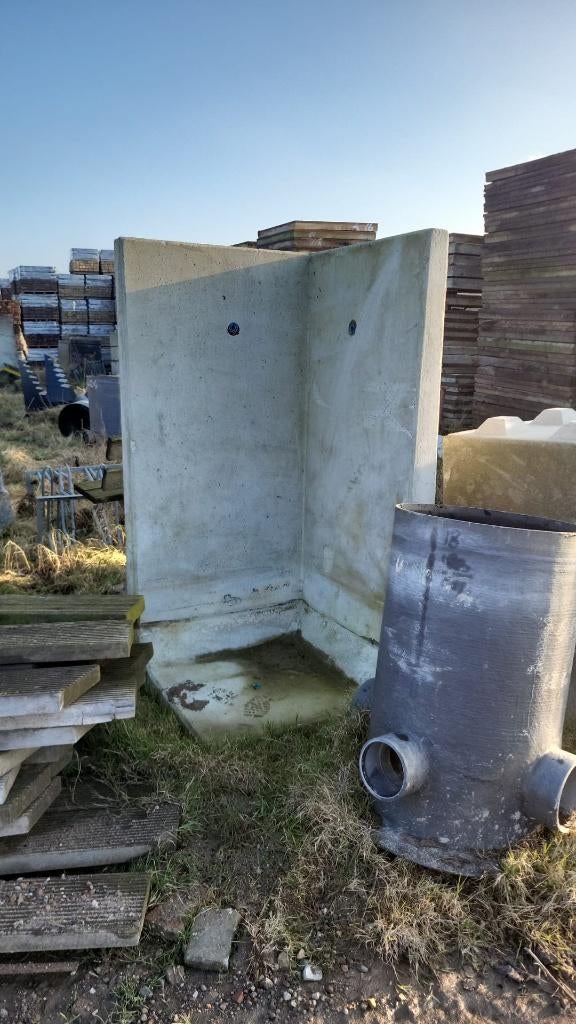 1 stuks hoek keerwand gebruikt 200hoog, Ophalen, Gebruikt, Biels, Beton