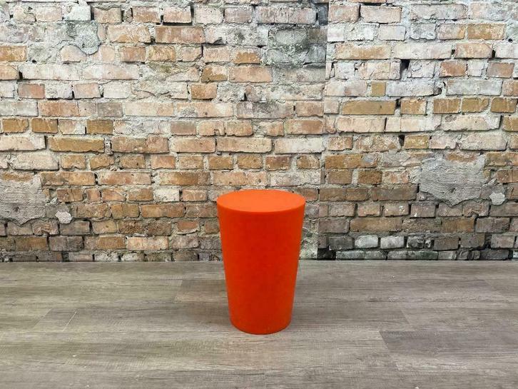 Moooi Container Stool | meerdere stuks | bij TheReSales, Huis en Inrichting, Krukjes, Zo goed als nieuw, Kunststof, Ophalen of Verzenden