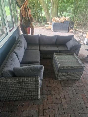 Loungeset tuinset beschikbaar voor biedingen