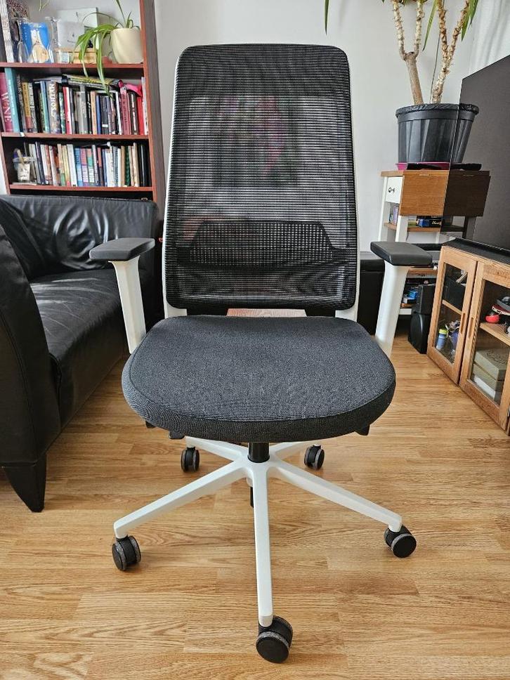 Fully desk chair, Huis en Inrichting, Bureaustoelen, Zo goed als nieuw, Bureaustoel, Wit, Ergonomisch, Ophalen