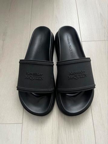Alexander McQueen slippers Zwart ZGAN beschikbaar voor biedingen