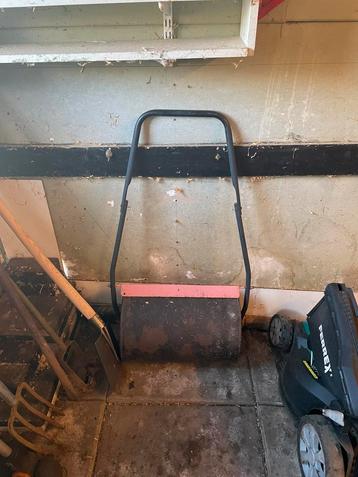 Grasroller beschikbaar voor biedingen