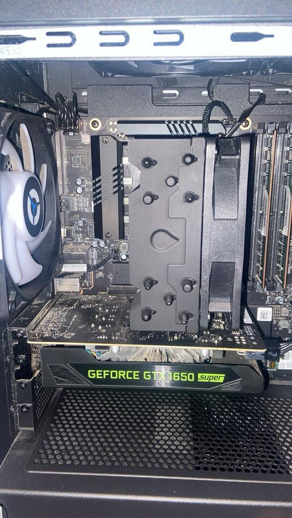 Game pc, Computers en Software, Desktop Pc's, Gebruikt, 4 Ghz of meer, SSD, 16 GB, Met videokaart, Met monitor, Gaming, Ophalen