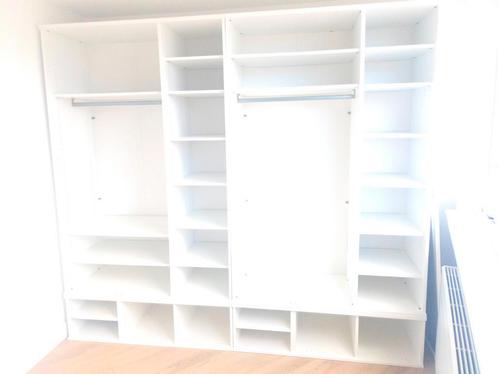 Gratis grote kast met vakken, Huis en Inrichting, Kasten | Wandmeubels, Gebruikt, 200 cm of meer, 250 tot 300 cm, 25 tot 50 cm
