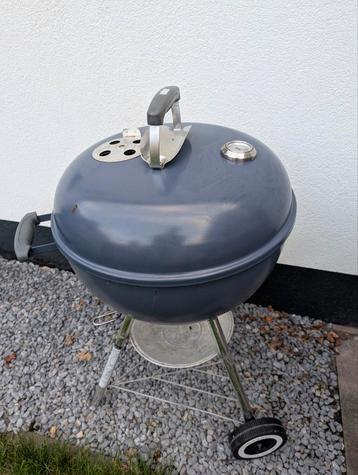 Weber 47 cm kettle incl hoes en starter (origineel) blauw beschikbaar voor biedingen