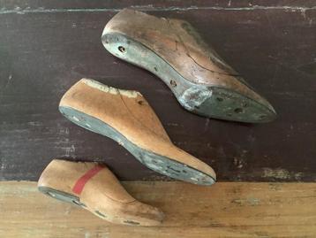 Brocante 3 x antieke houten schoenenleest, kind + volw beschikbaar voor biedingen