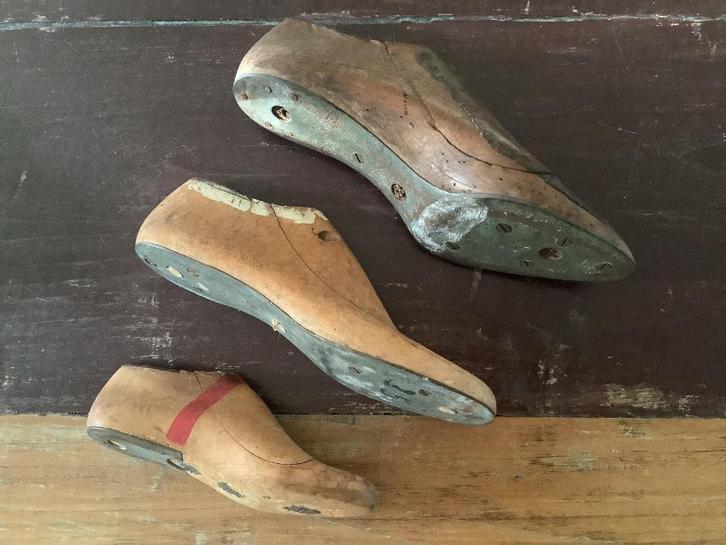 Brocante 3 x antieke houten schoenenleest, kind + volw, Antiek en Kunst, Curiosa en Brocante, Ophalen of Verzenden
