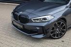 BMW 1-serie 118i High Executive M Sport / Carplay / HUD / Al, 65 €/maand, 136 pk, Gebruikt, Leder en Stof