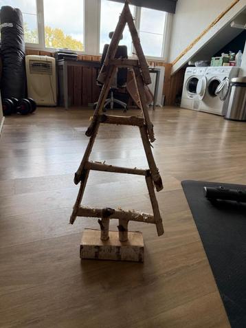 Houten kerstboom beschikbaar voor biedingen