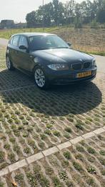 BMW 1-Serie 2.0 118I 5DR AUT 2007 Zwart, Auto's, 65 €/maand, Achterwielaandrijving, 1995 cc, Zwart