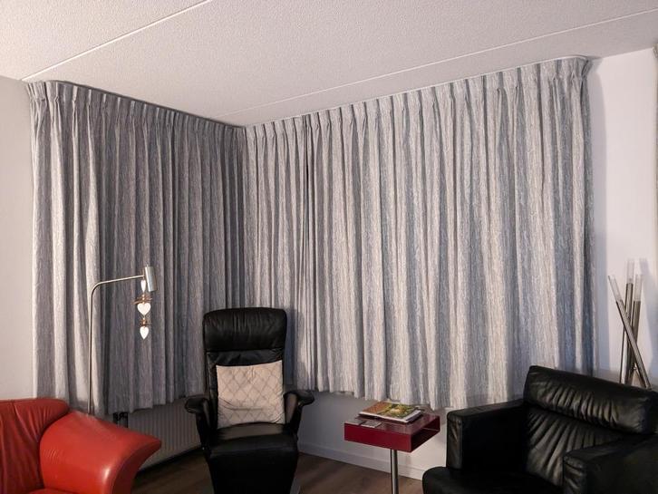 Grijze overgordijnen met motiefje, Huis en Inrichting, Stoffering | Gordijnen en Lamellen, Zo goed als nieuw, 150 tot 200 cm, 200 cm of meer