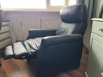 Zwarte relaxfauteuil met voetenbank, Huis en Inrichting, Stoelen, Overige materialen, Gebruikt, Zwart, Ophalen of Verzenden