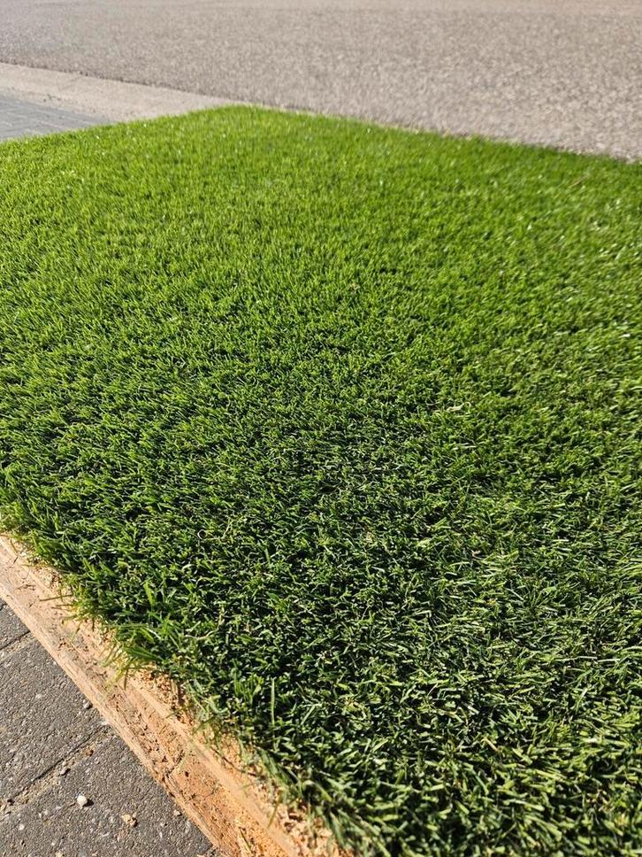 Kunstgras Oslo 27mm 4 en 5 meter breed nu voor €12,95 per m2, Tuin en Terras, Gras en Kunstgras, Nieuw, 20 m² of meer, Ophalen of Verzenden