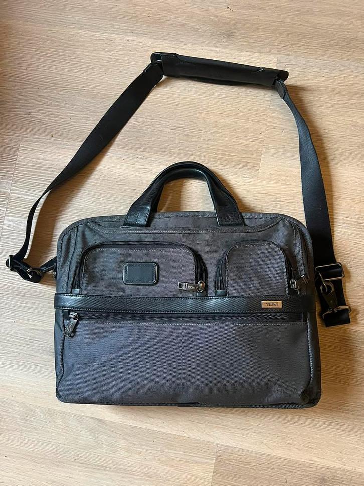 Tumi Aktetas, Computers en Software, Laptoptassen, Zo goed als nieuw, Aktetas, 15 inch, Ophalen of Verzenden