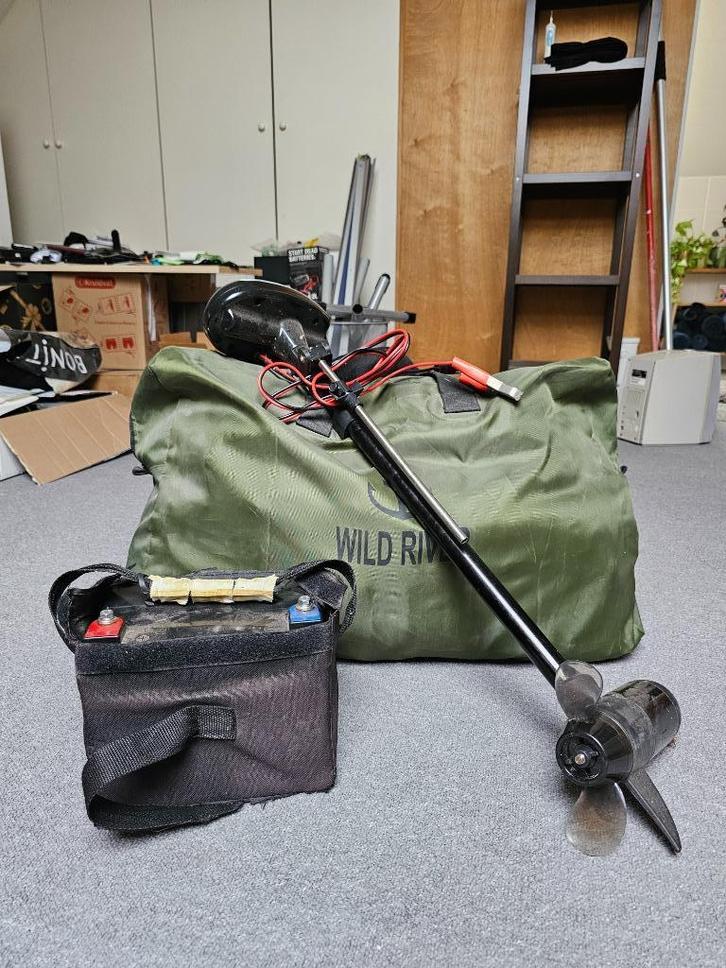Opblaasboot met elektromotor en accu, Watersport en Boten, Kano's, Zo goed als nieuw, Overige typen, Twee personen, Opblaasbaar