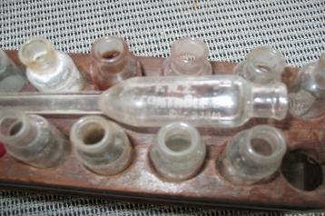 Antieke Laboratorium set. ooit gebruik bij het melkmonsteren beschikbaar voor biedingen