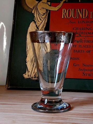 Glas gegraveerd zilveren randen Mid Century 12,50 cm hoog