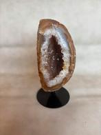 Agaat Geode met Kwarts Kristallen op Standaard – 11 cm, Ophalen of Verzenden, Mineraal