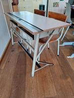 Ouderwets schoolbureau, incl twee stoeltjes, Huis en Inrichting, Bureaus, Ophalen, Gebruikt, Bureau