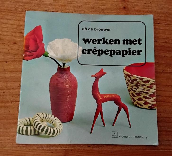 Werken met crêpepapier, Boeken, Hobby en Vrije tijd, Gelezen, Overige onderwerpen, Ophalen of Verzenden