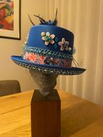 Handgemaakte hoed Carnaval, Kleding | Dames, Ophalen of Verzenden, Zo goed als nieuw, 58 cm (L, 7¼ inch) of meer