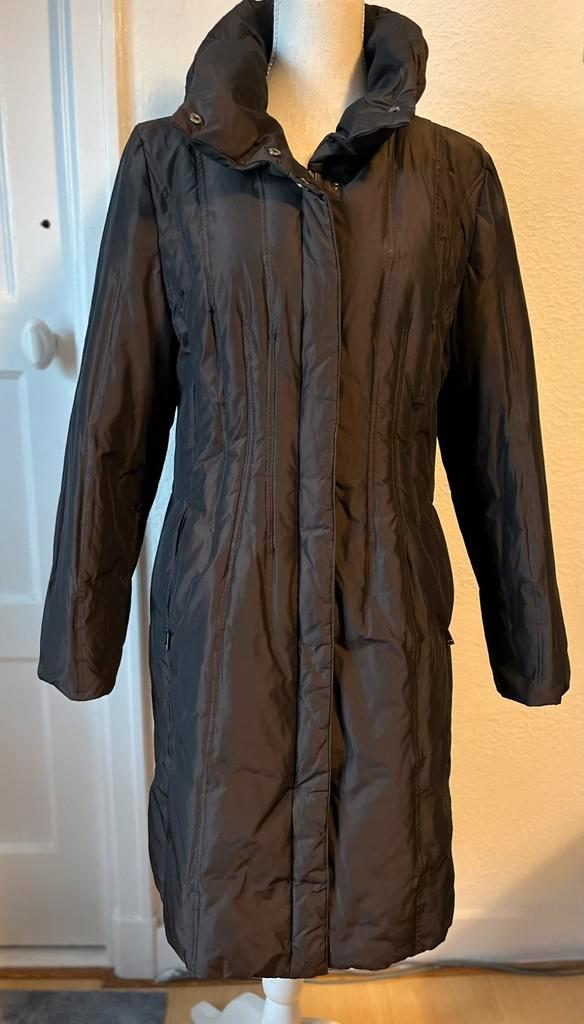 Gil Bret,donkerbruine donsjas, maat 38-40, Kleding | Dames, Jassen | Winter, Zo goed als nieuw, Maat 38/40 (M), Bruin, Ophalen of Verzenden