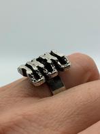 Z111 Prachtige zilveren brutalist ring maat 18, 18 tot 19, Ophalen of Verzenden, Zo goed als nieuw, X