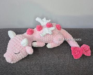 Gehaakte slapende draak, decoratie, knuffel beschikbaar voor biedingen