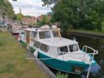 Kajuitboot met slaapcabine en daar bovenop buitenbesturing., Watersport en Boten, Motorboten en Motorjachten, Binnenboordmotor