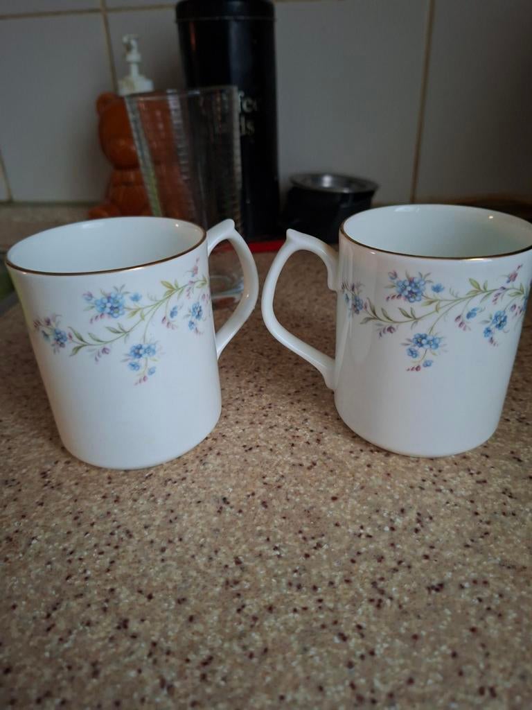 2 mokken, Ophalen, Porselein, Overige stijlen, Kop(pen) en/of Schotel(s)