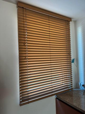 2x houten jaloezieën - als nieuw 165x127cm beschikbaar voor biedingen